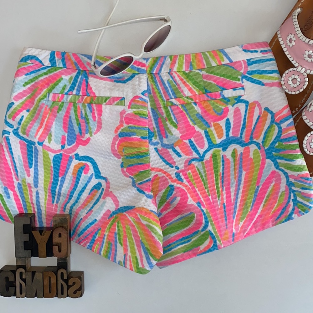 🌴LILLY PULITZER ‘Addie’ Short in Shellebrate Print Resort White (Multi) Color - Picture 4 of 12